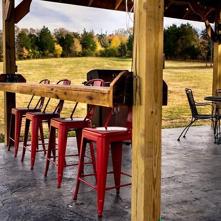 Bourbon Trail: Caboose On The Farm Lawrenceburg Exterior foto