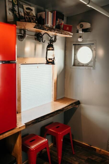 Bourbon Trail: Caboose On The Farm Lawrenceburg Exterior foto