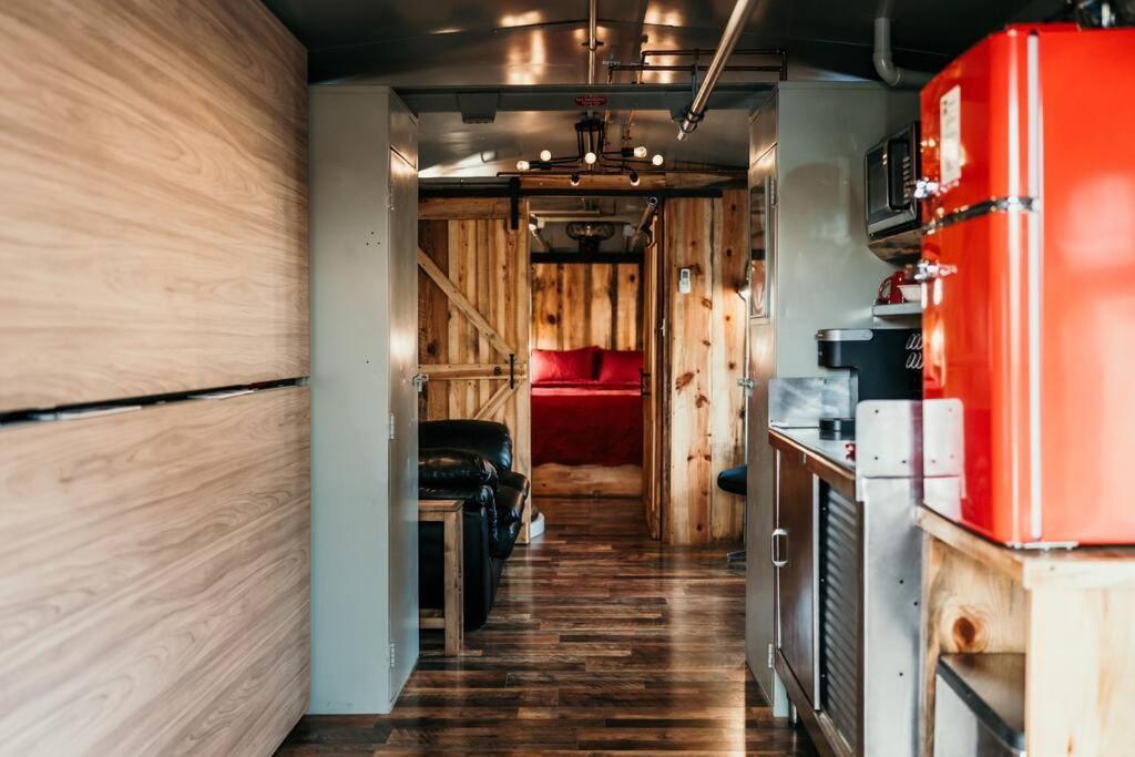 Bourbon Trail: Caboose On The Farm Lawrenceburg Exterior foto